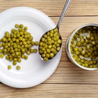 Photo of canned green peas