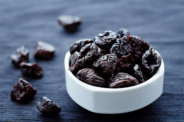 Recipes of folk medicine based on prunes