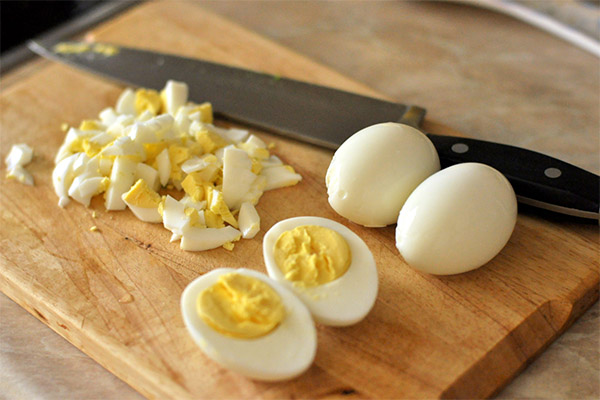 What can be cooked from boiled eggs
