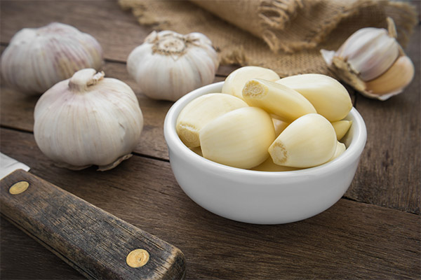 How to peel garlic fast