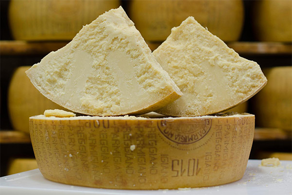 How to choose and store parmesan cheese