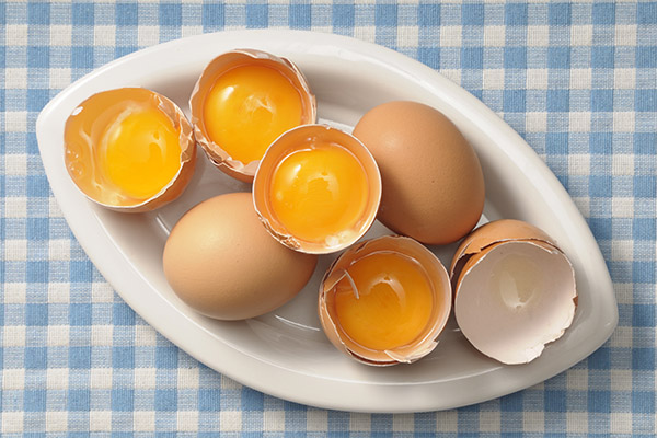 The benefits and harms of raw eggs