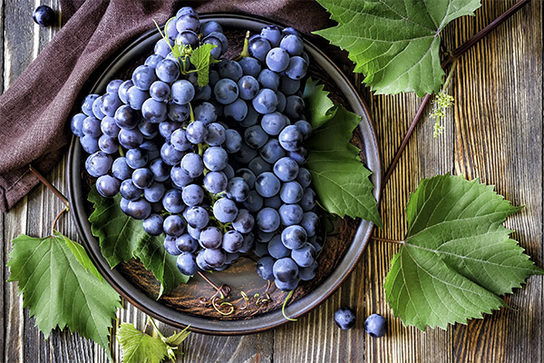 How to eat grapes properly
