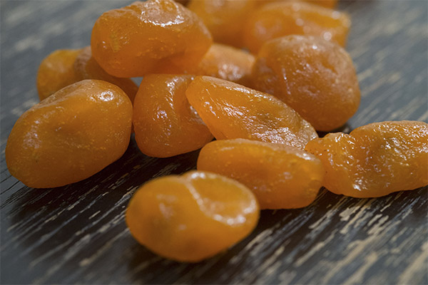 How to Choose and Store Dried Kumquats