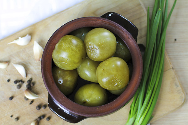 Are green pickled tomatoes useful