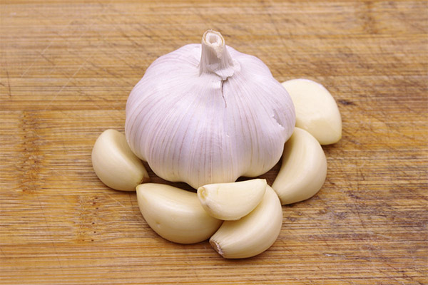 The benefits of garlic in combination with other ingredients