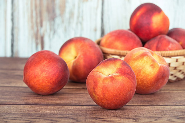 The benefits and harms of peaches