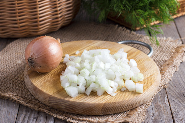 Recipes of folk medicine onions
