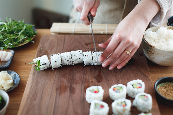 How to cook sushi and rolls