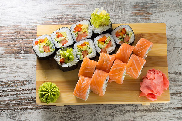 Is it possible to eat sushi and rolls while losing weight?