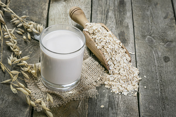 The benefits and harms of oat milk