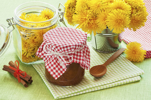 The benefits and harms of dandelion jam