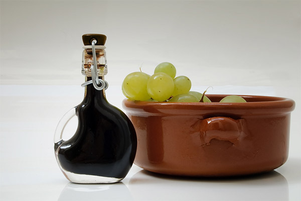 The use of balsamic vinegar in traditional medicine