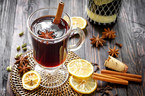 How and with what drink mulled wine