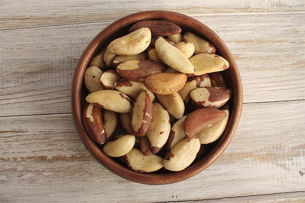 What nuts can and what shouldn't be eaten with gastritis