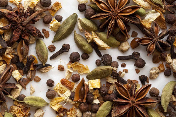 What spices are needed to cook mulled wine