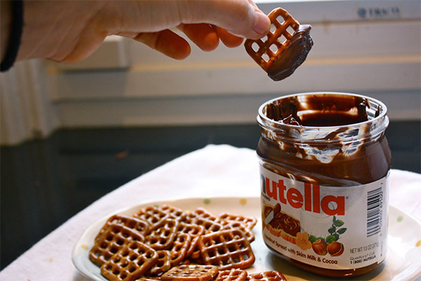 What is Nutella Eaten with?