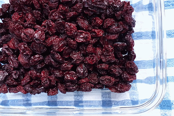 What to cook with dried cherries