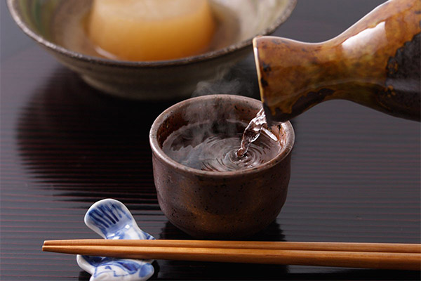 How to properly drink sake