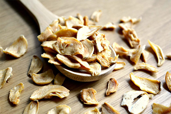 Using dried garlic in everyday life