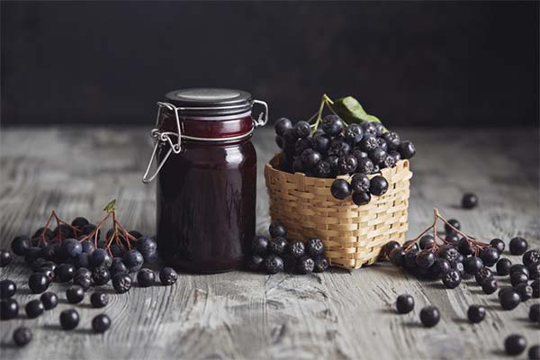 What is useful for black chokeberry jam
