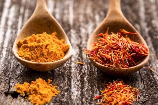 What's healthier: saffron or turmeric