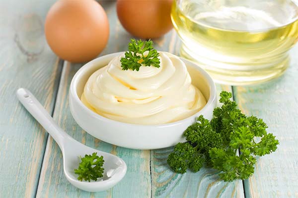 Can I eat mayonnaise when breastfeeding?
