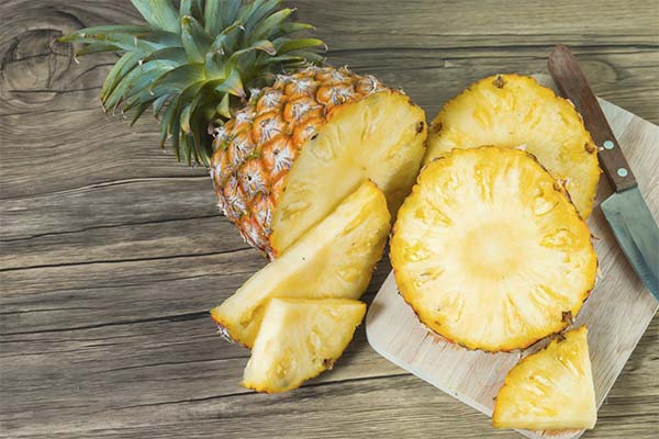 How to Eat Pineapple