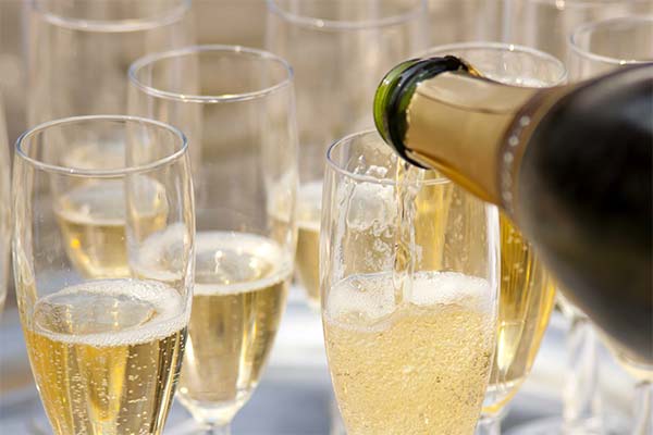 Signs of Spoiled Champagne