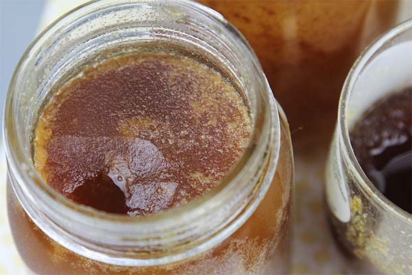 Signs of fermented honey