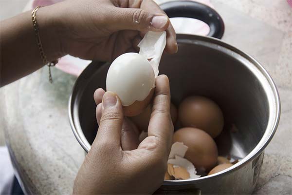 How to boil eggs so they are easy to peel