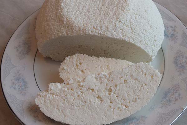 Cheese from sour kefir
